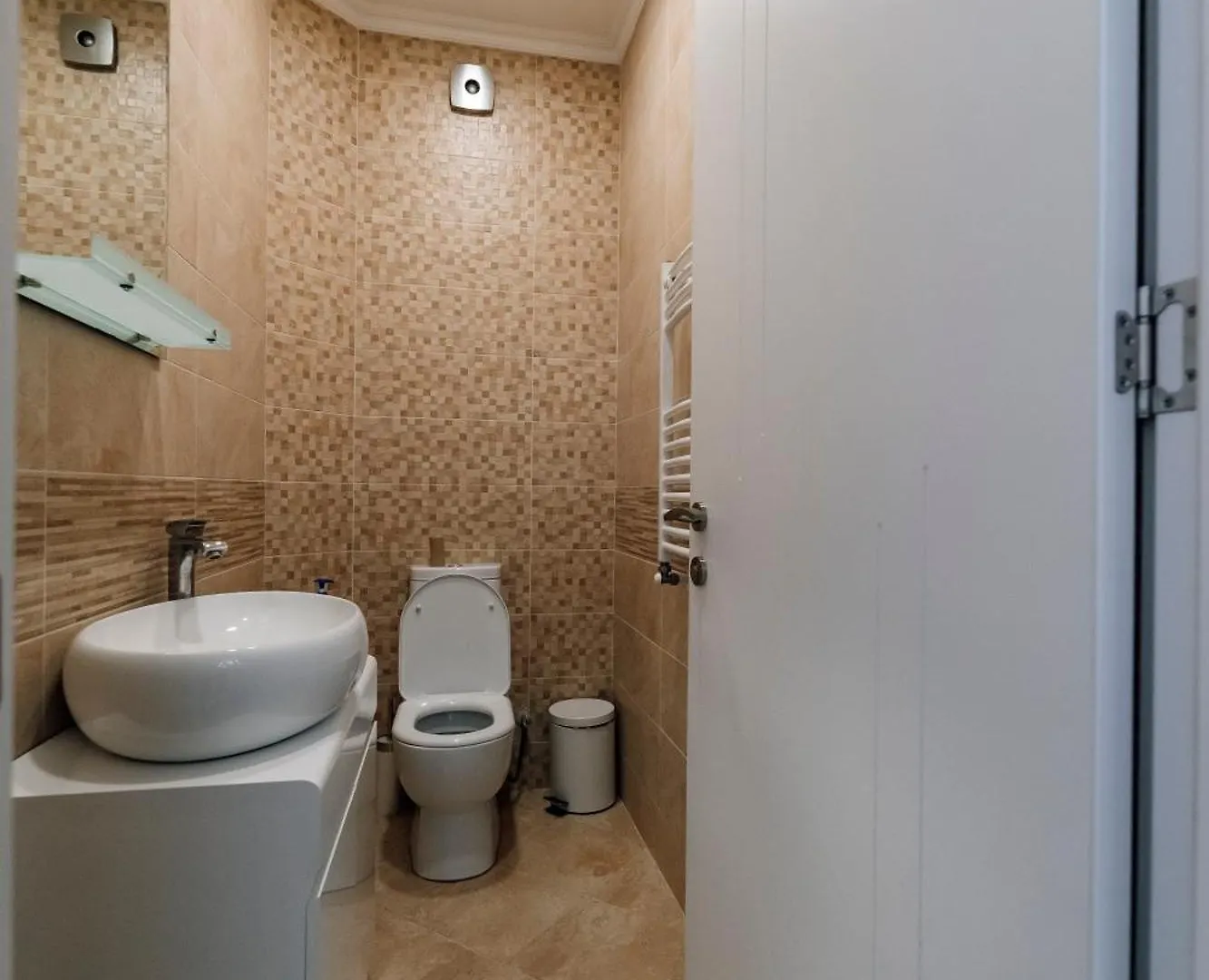 Modern 3-Story Private House Apartman Tbiliszi