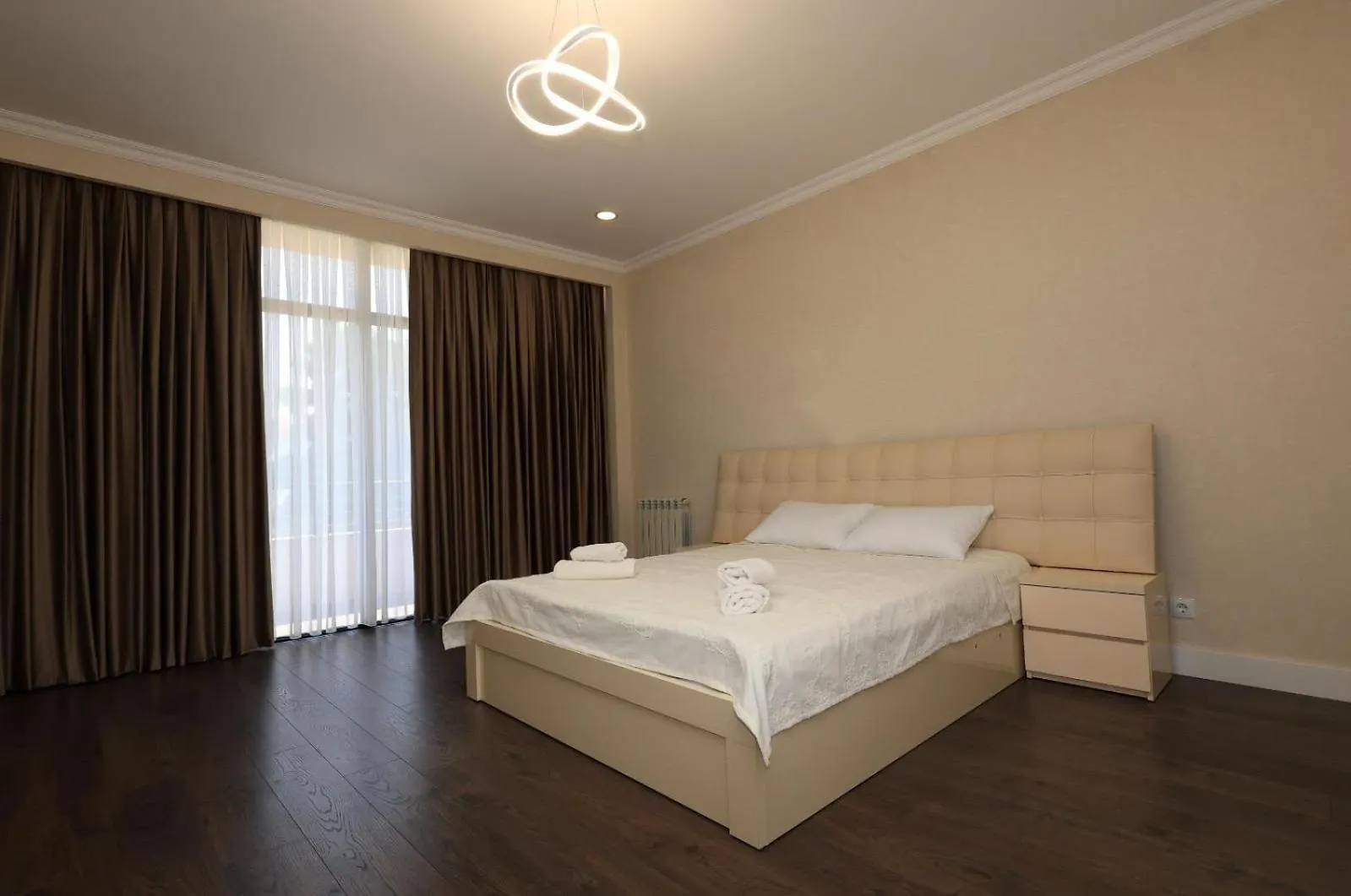 Modern 3-Story Private House Apartman Tbiliszi