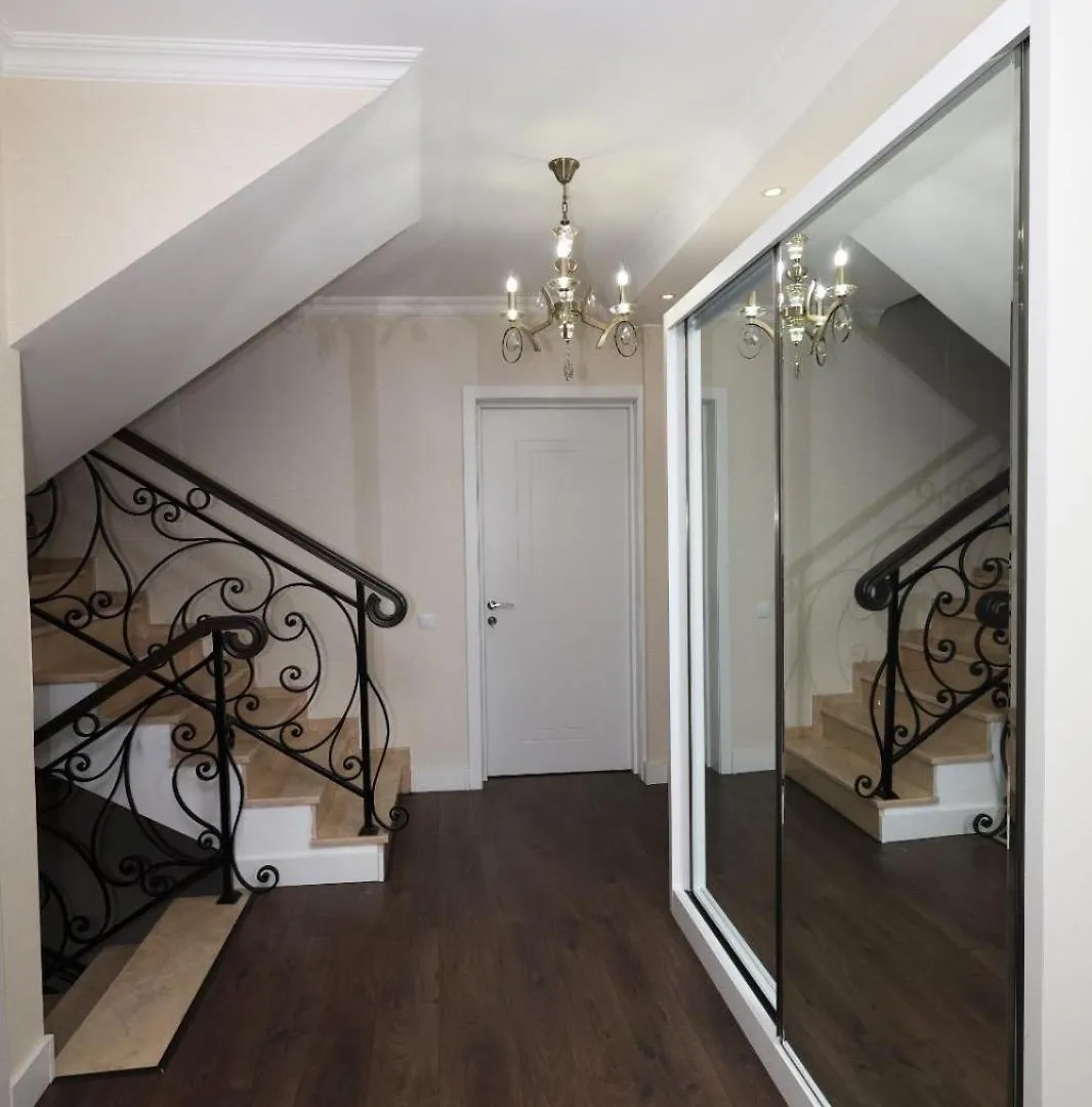 Modern 3-Story Private House Apartman Tbiliszi