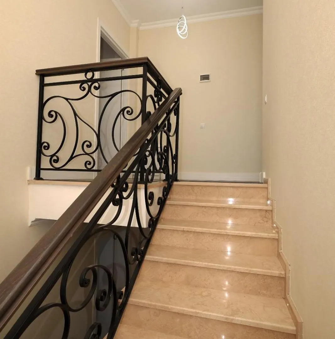 Modern 3-Story Private House Apartman Tbiliszi