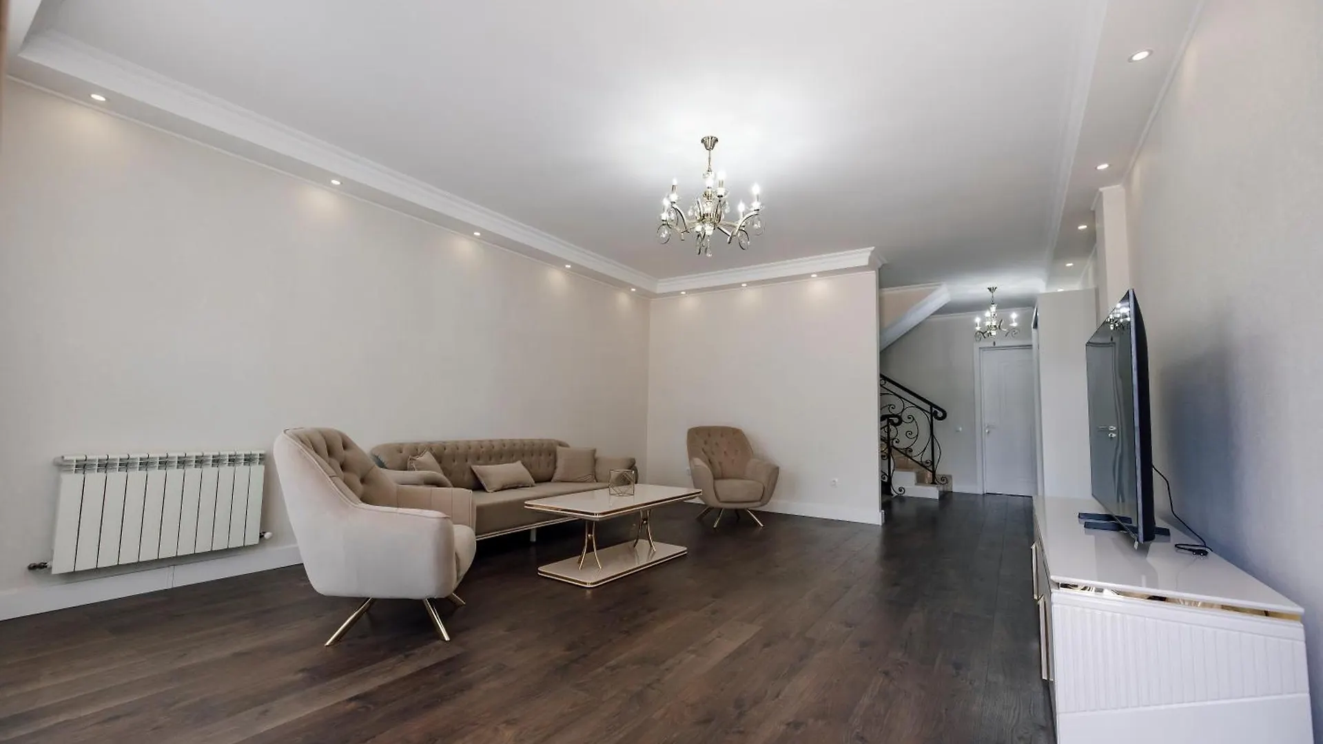 Modern 3-Story Private House Apartman Tbiliszi