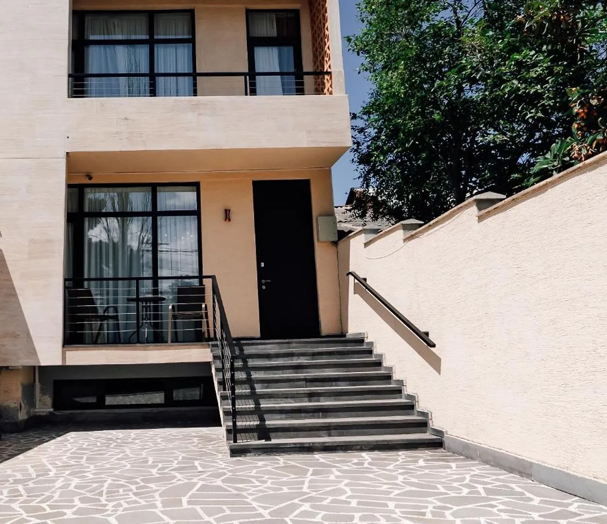 Modern 3-Story Private House Apartman Tbiliszi