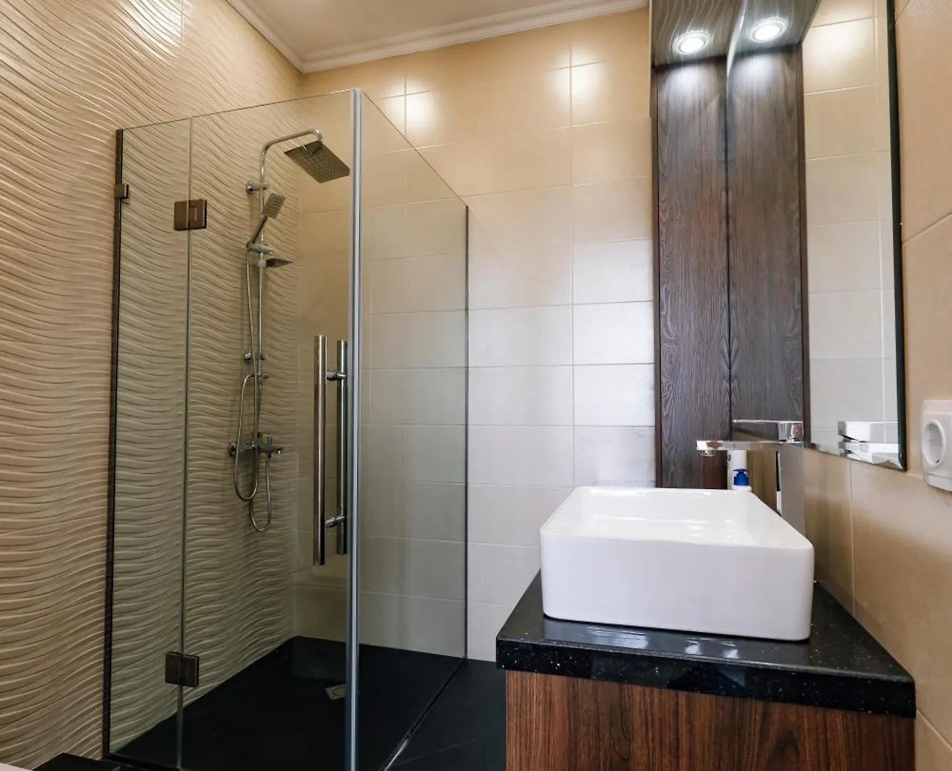 Modern 3-Story Private House Apartman Tbiliszi